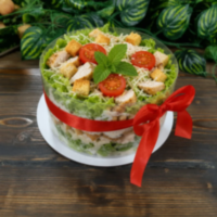 Салат "Цезарь" с домашним майонезом и курицей гриль - 1 кг. 